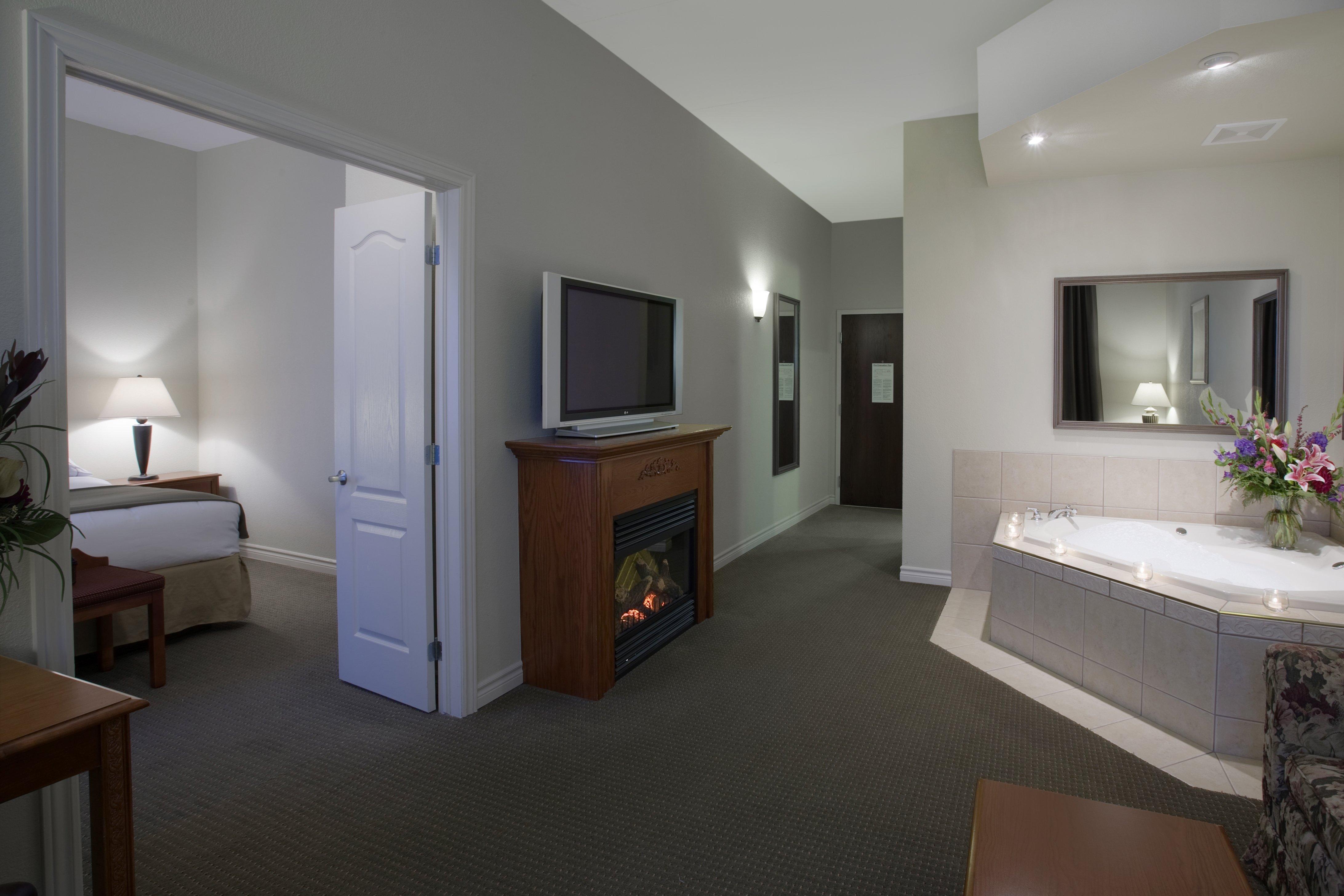 Holiday Inn Express Hotel & Suites 1000 Islands - Gananoque By Ihg Exterior photo
