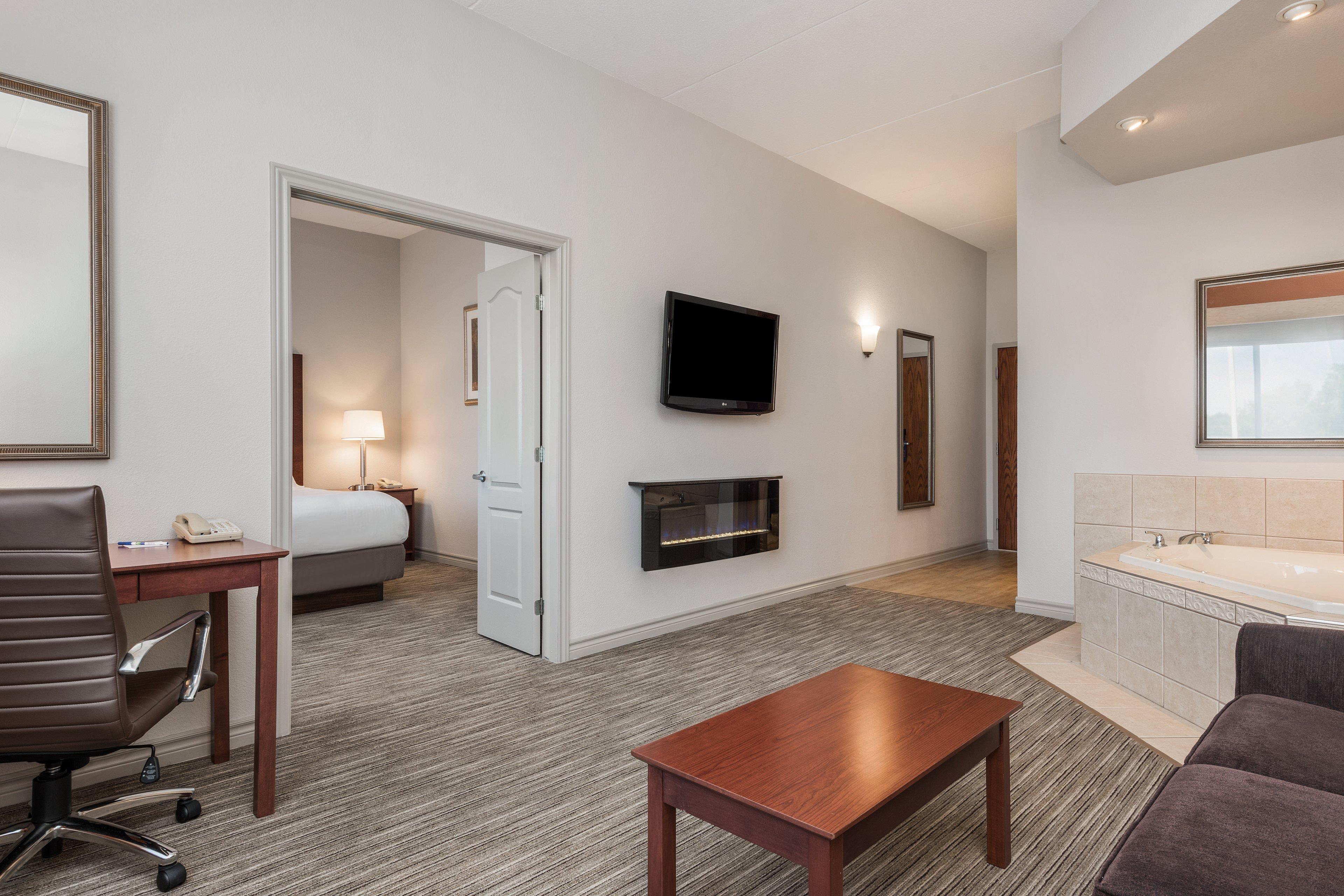 Holiday Inn Express Hotel & Suites 1000 Islands - Gananoque By Ihg Exterior photo