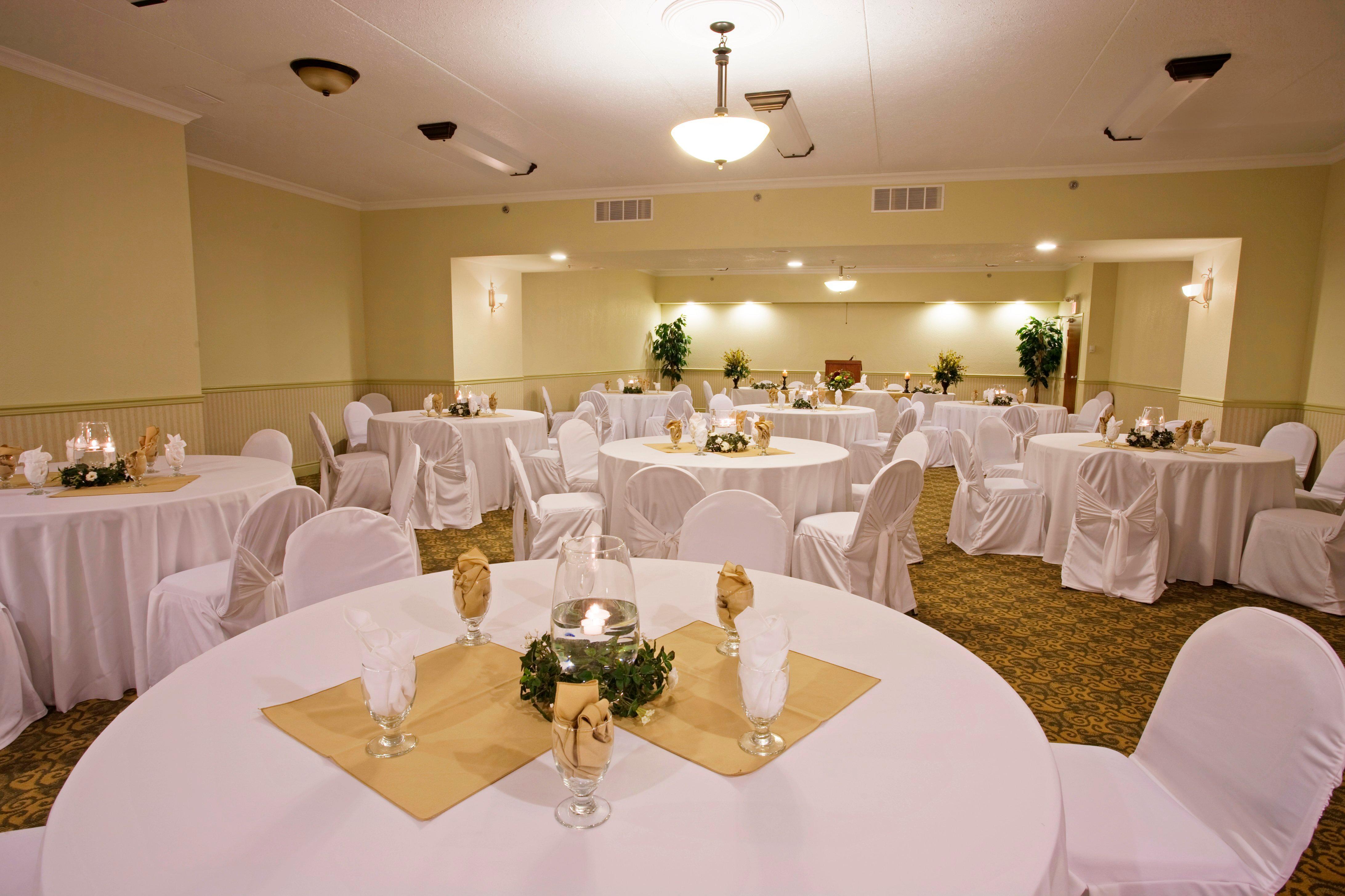 Holiday Inn Express Hotel & Suites 1000 Islands - Gananoque By Ihg Exterior photo